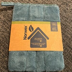 Norwex Bathroom scrub mitt